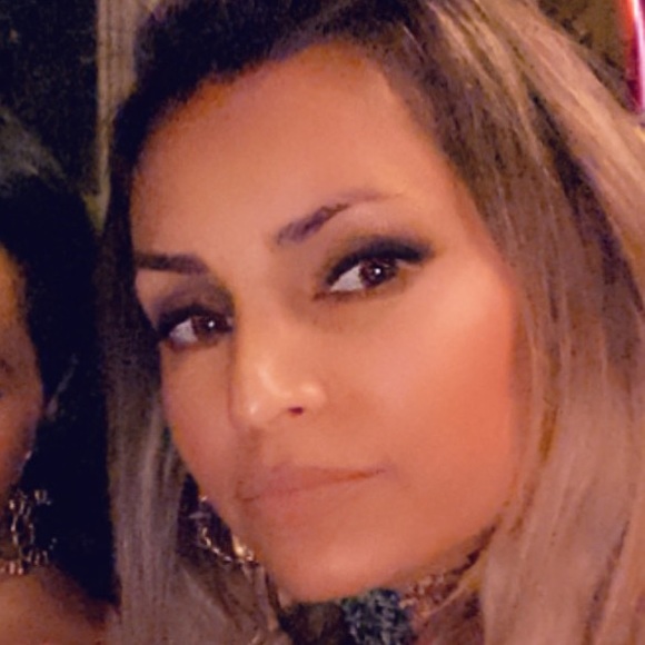 Meet your Posher, Jennifer - Picture 1 of 1